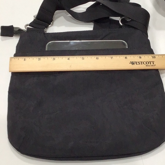 Baggallini fabric multiple pocket crossbody bag - Picture 10 of 10